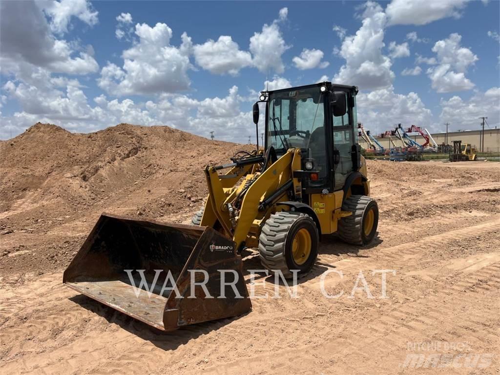 CAT 903D لوادر بعجل