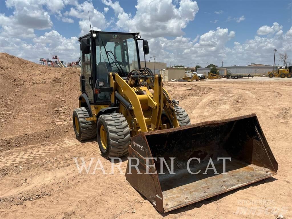 CAT 903D لوادر بعجل