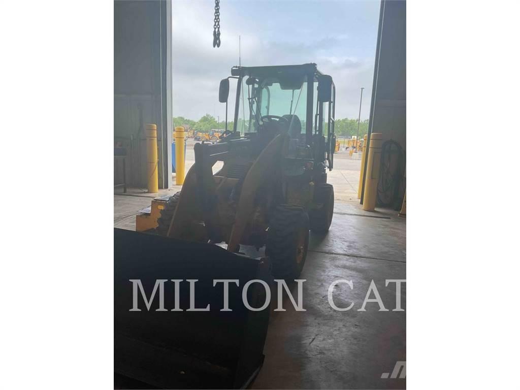 CAT 903D لوادر بعجل