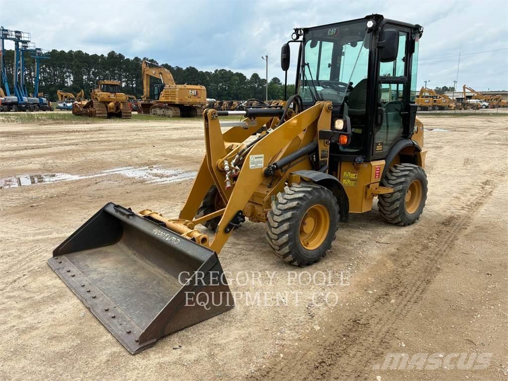 CAT 903D لوادر بعجل