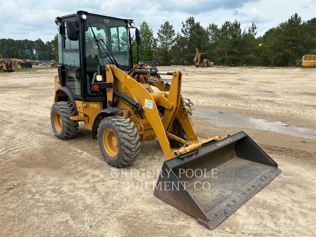 CAT 903D لوادر بعجل