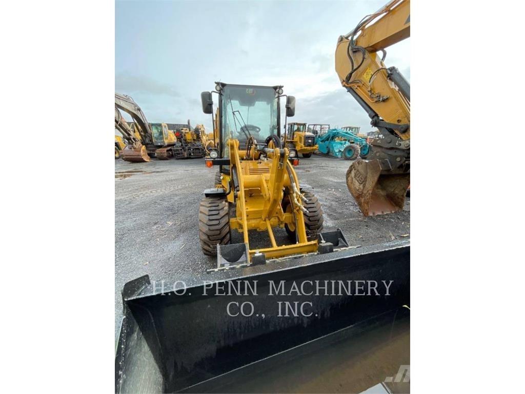 CAT 903D لوادر بعجل