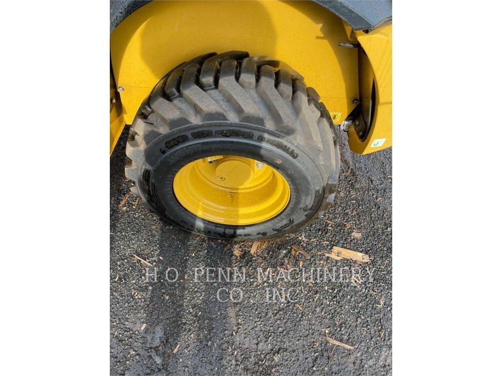 CAT 903D لوادر بعجل