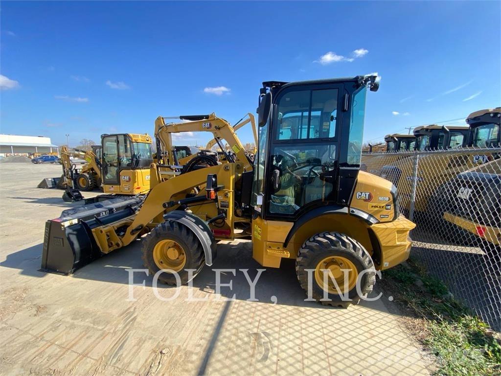CAT 903D لوادر بعجل