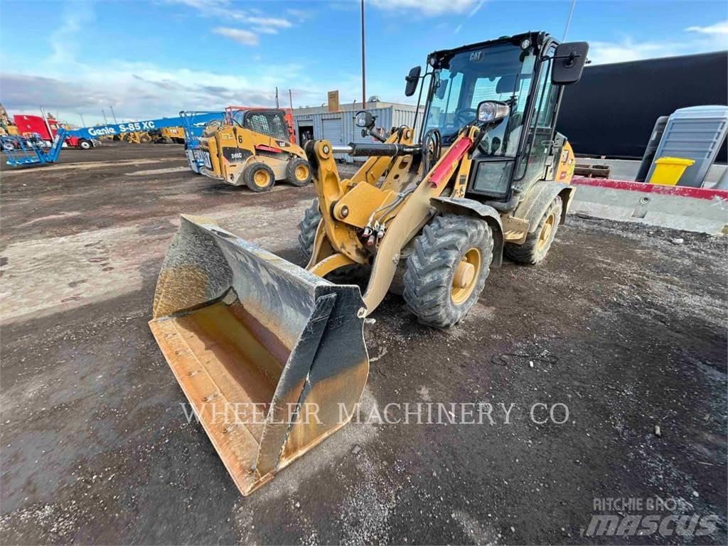 CAT 906 لوادر بعجل
