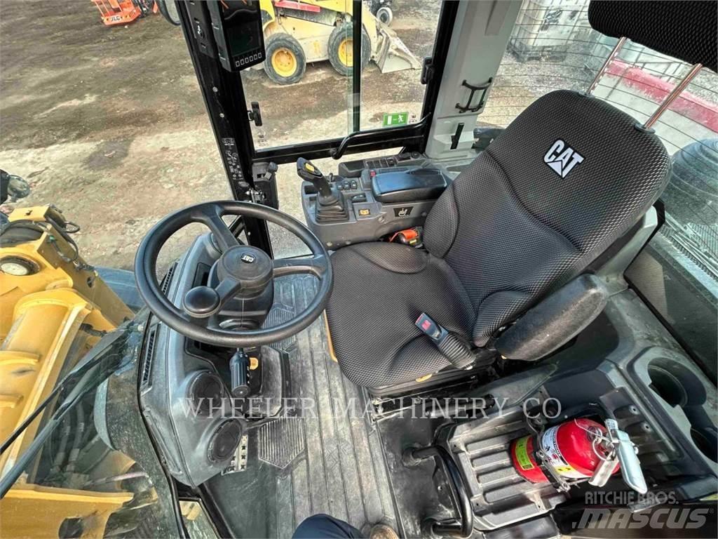 CAT 906 لوادر بعجل