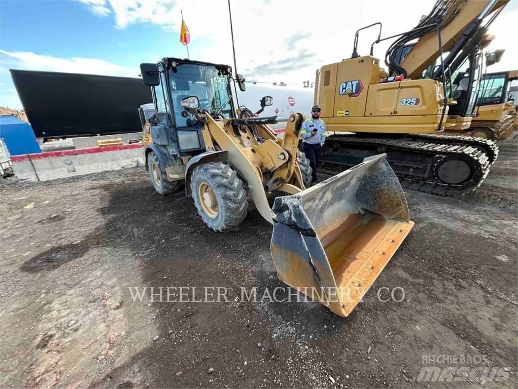 CAT 906 لوادر بعجل