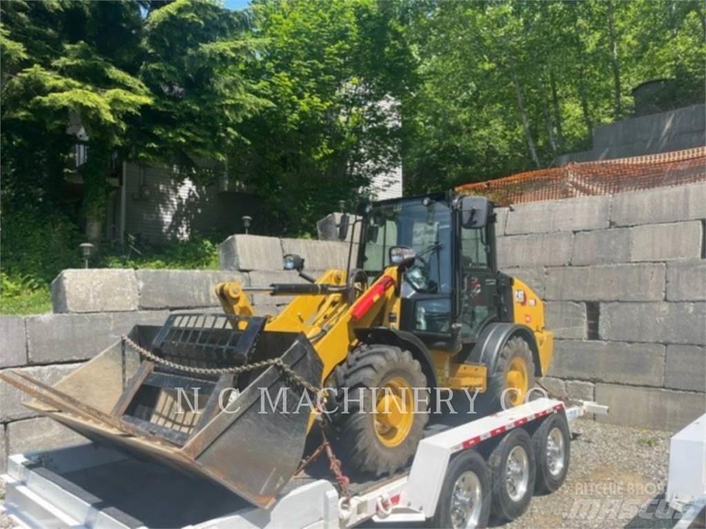 CAT 906 لوادر بعجل