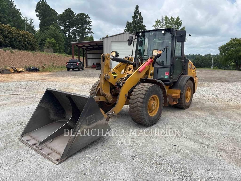 CAT 906 لوادر بعجل