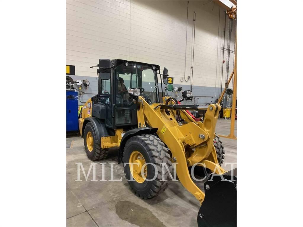 CAT 906 لوادر بعجل