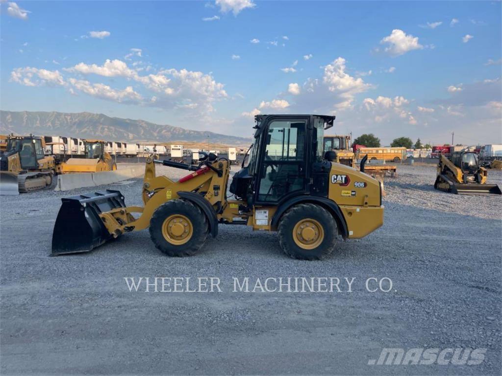 CAT 906 لوادر بعجل
