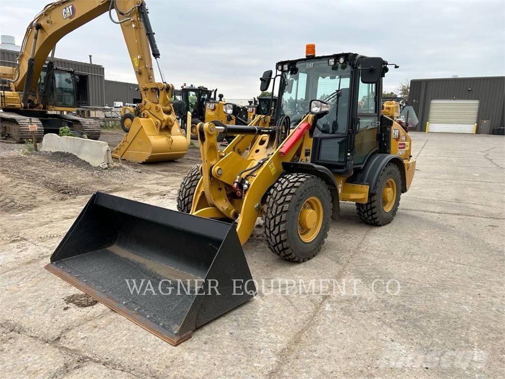 CAT 906 لوادر بعجل