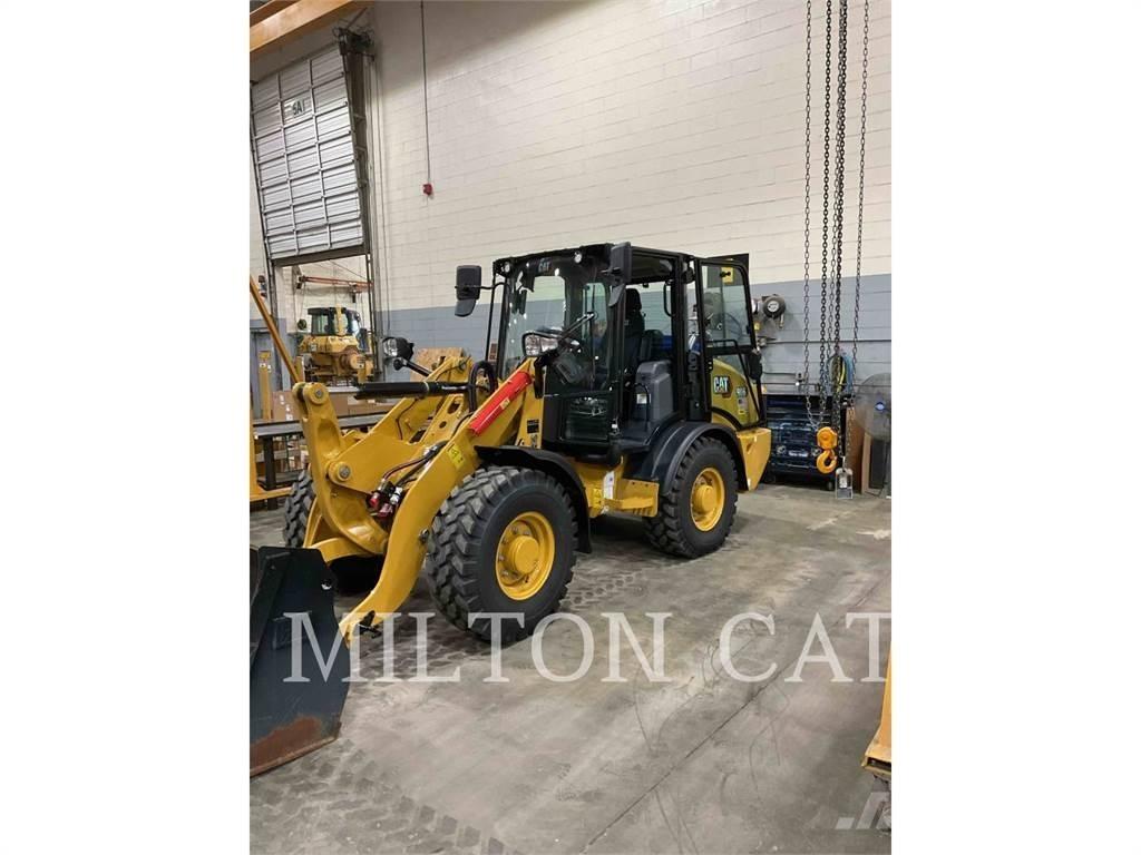 CAT 906 لوادر بعجل
