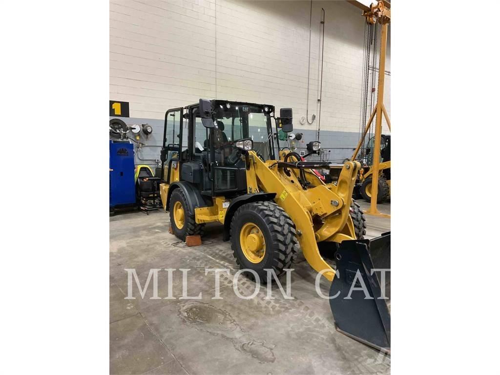 CAT 906 لوادر بعجل