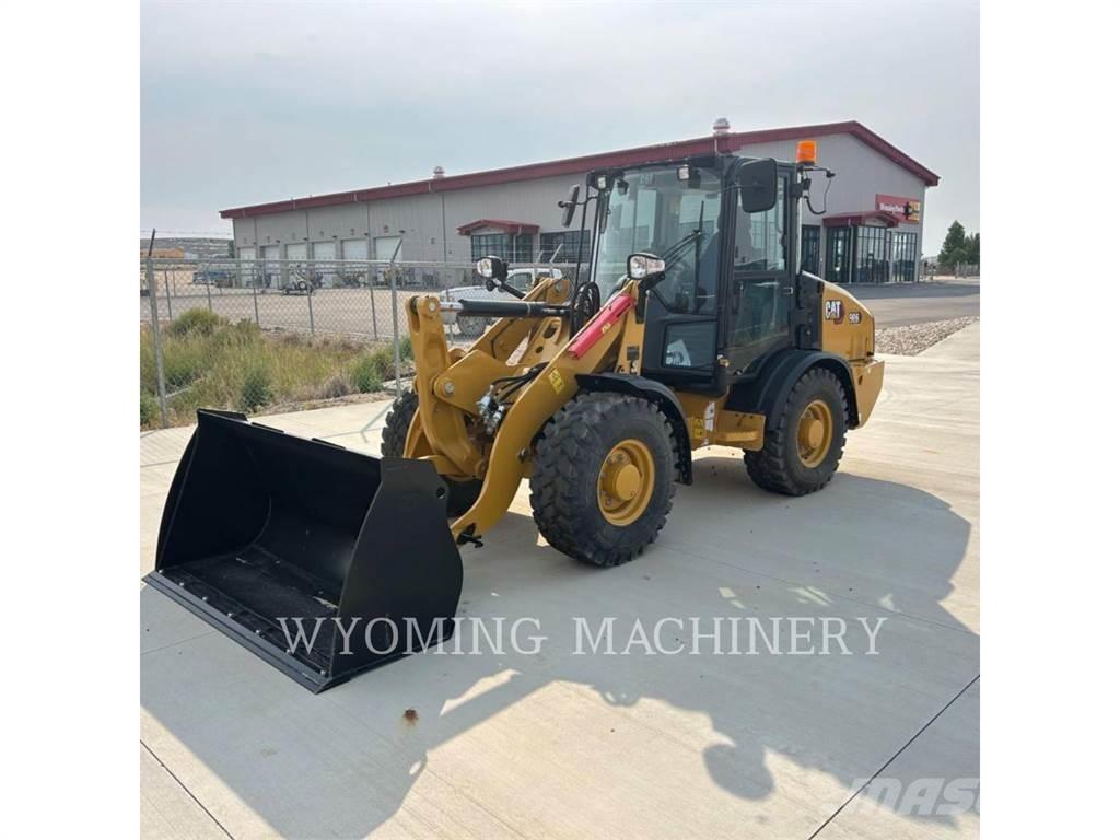 CAT 906 لوادر بعجل