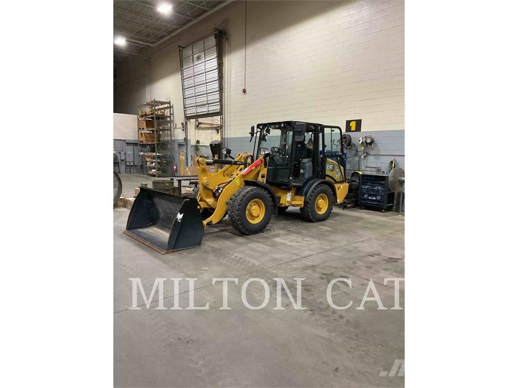 CAT 906 لوادر بعجل