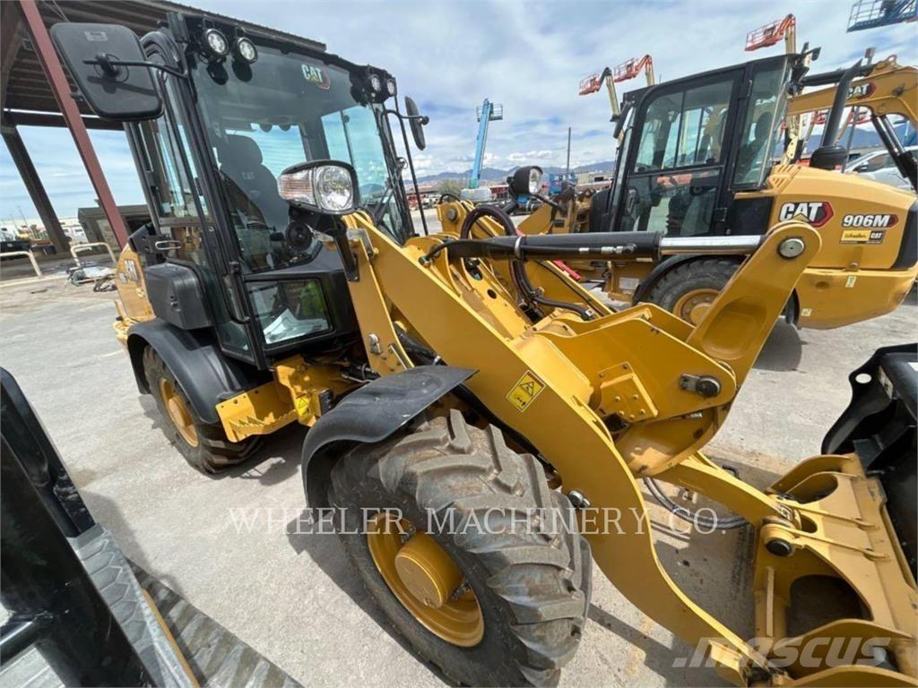 CAT 906 لوادر بعجل