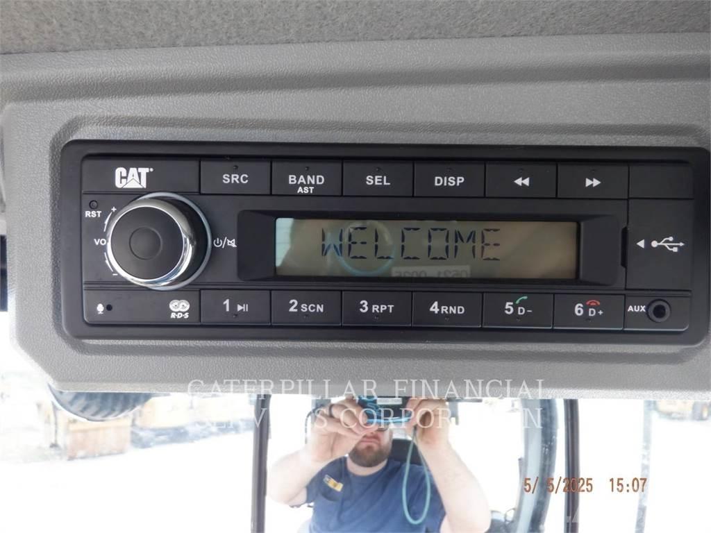 CAT 906-14 لوادر بعجل