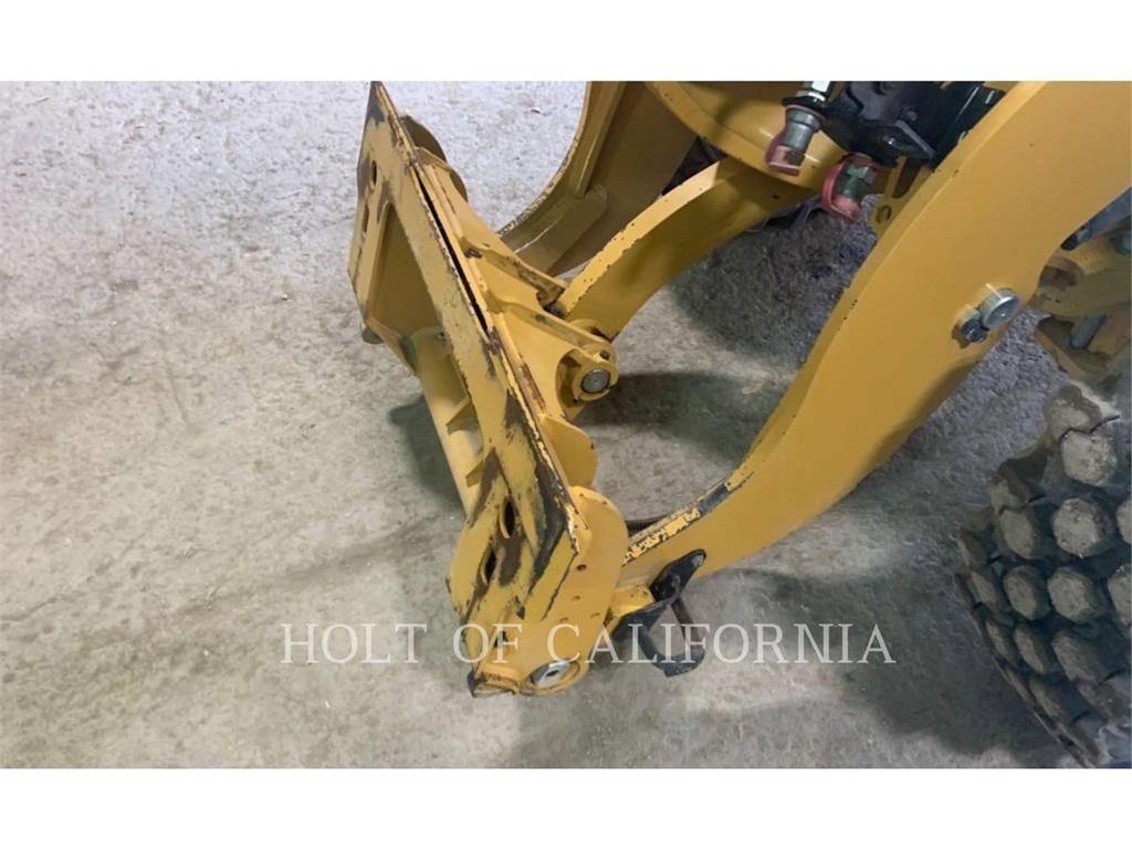 CAT 906-14 لوادر بعجل