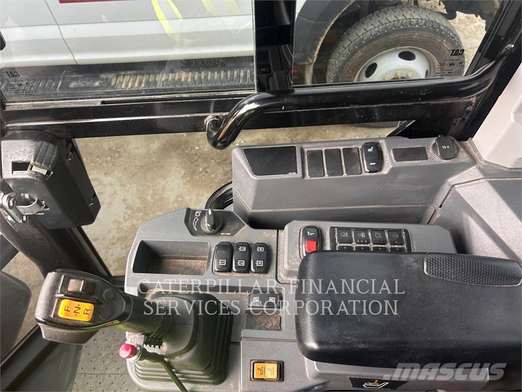 CAT 906-14 لوادر بعجل