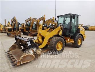 CAT 906 M لوادر بعجل