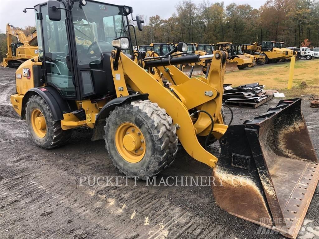 CAT 906 M لوادر بعجل