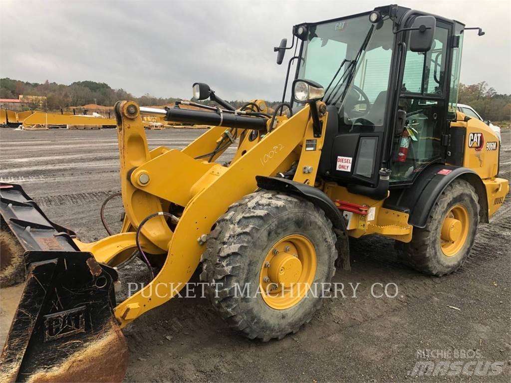 CAT 906 M لوادر بعجل