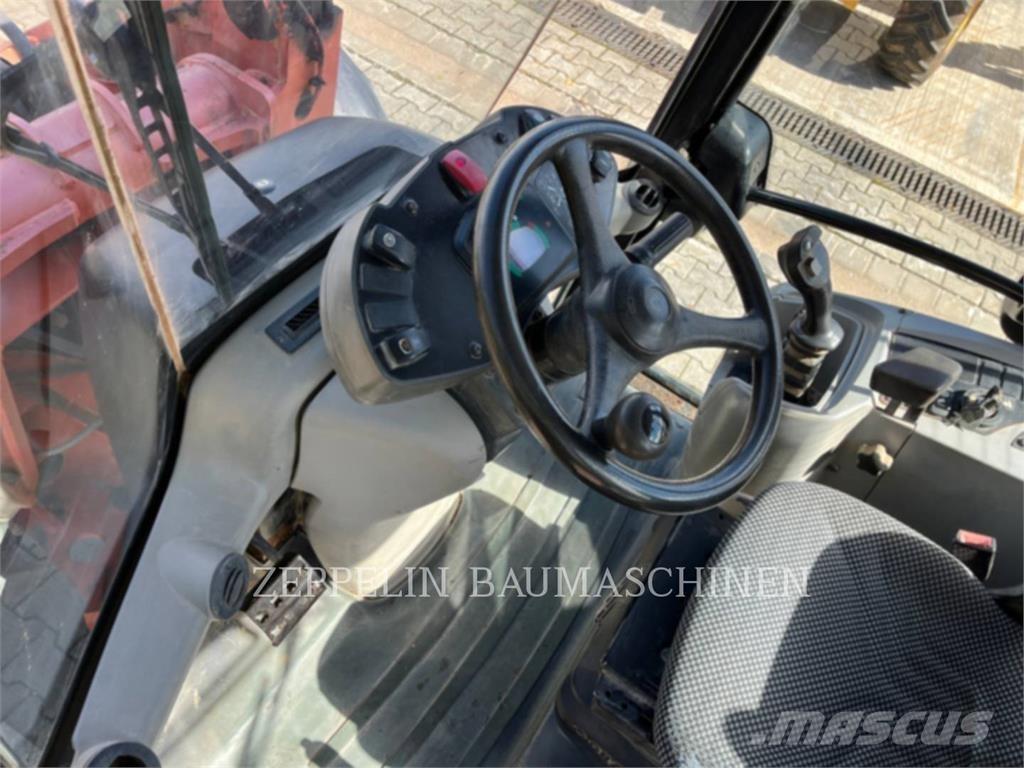 CAT 906H لوادر بعجل