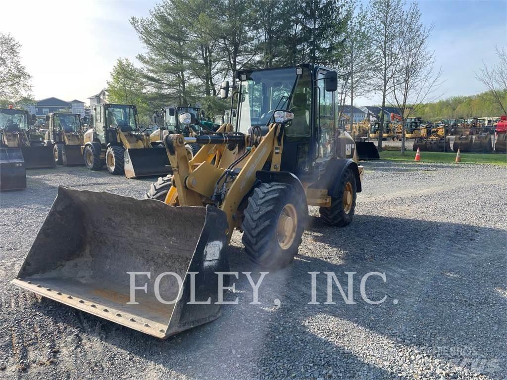 CAT 906H2 لوادر بعجل