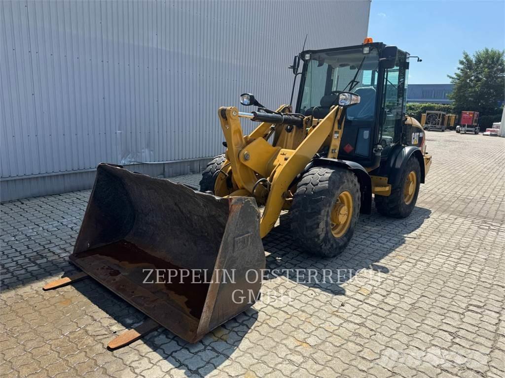 CAT 906H2 لوادر بعجل