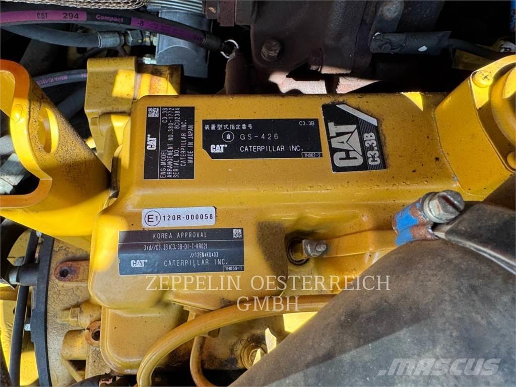 CAT 906H2 لوادر بعجل