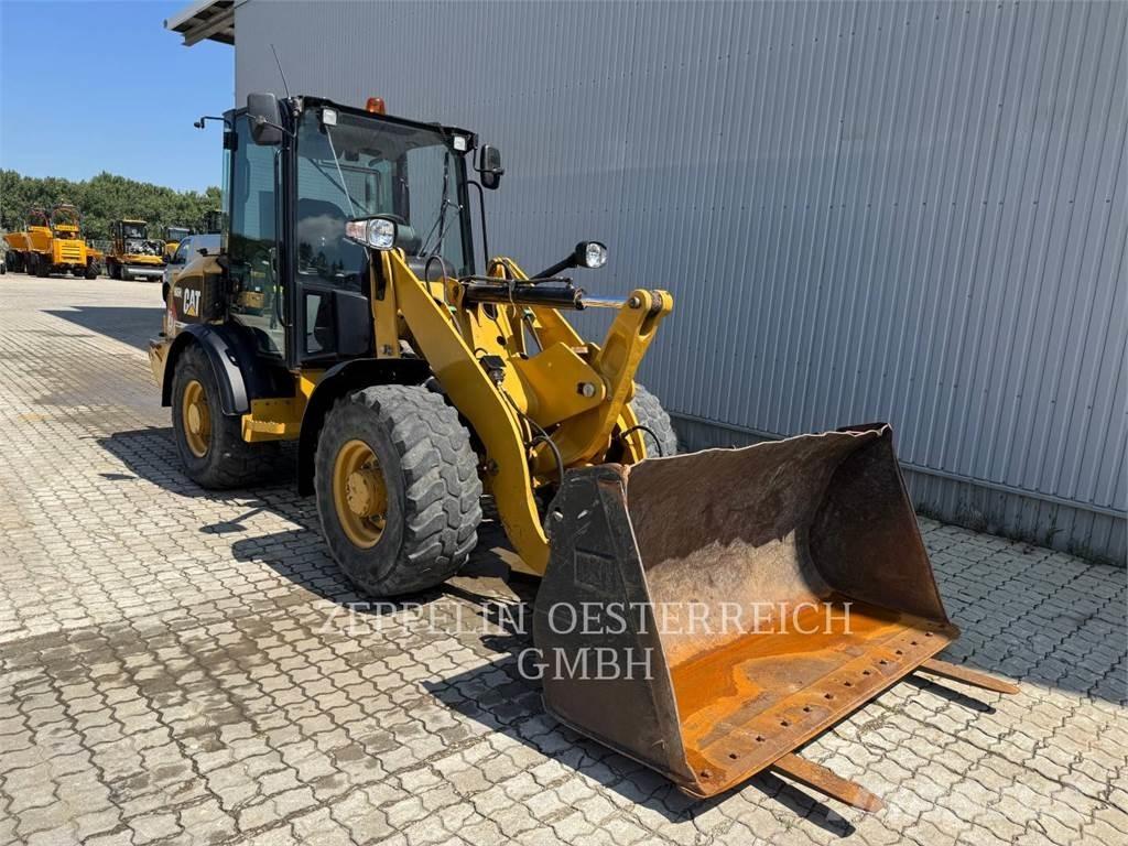 CAT 906H2 لوادر بعجل