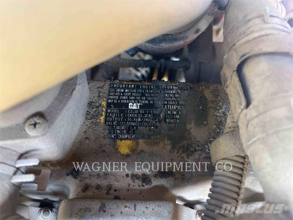 CAT 906H2 لوادر بعجل