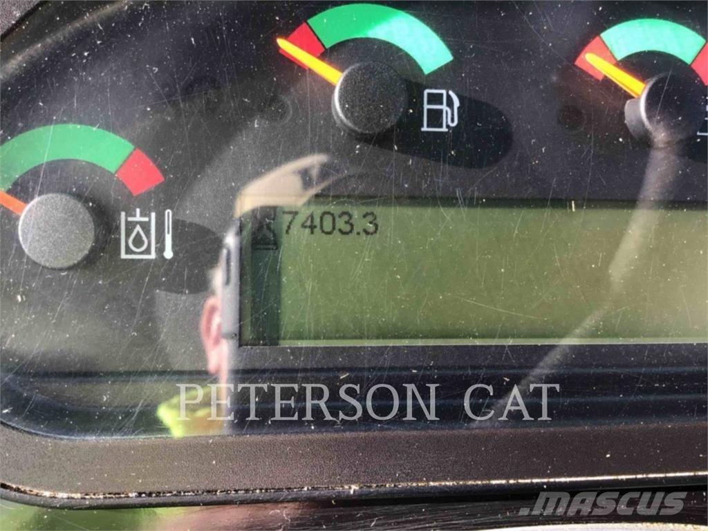 CAT 906M لوادر بعجل