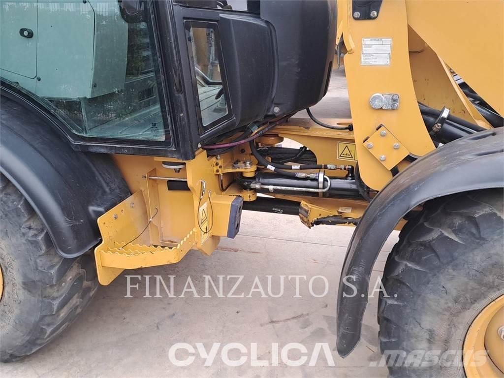 CAT 906M لوادر بعجل