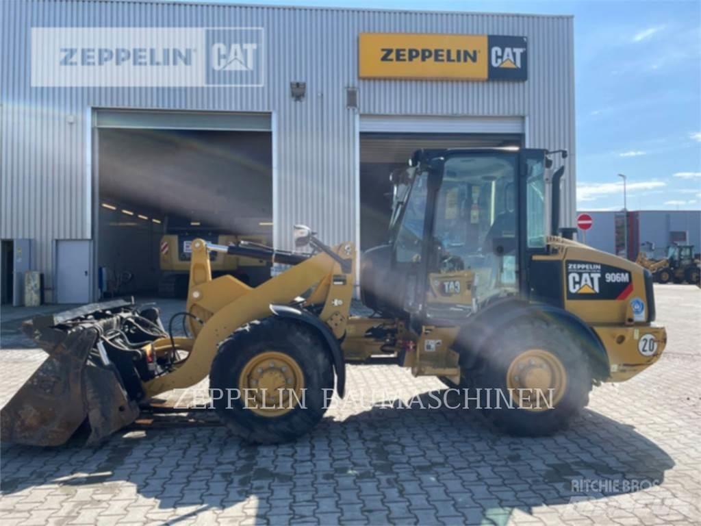 CAT 906M لوادر بعجل