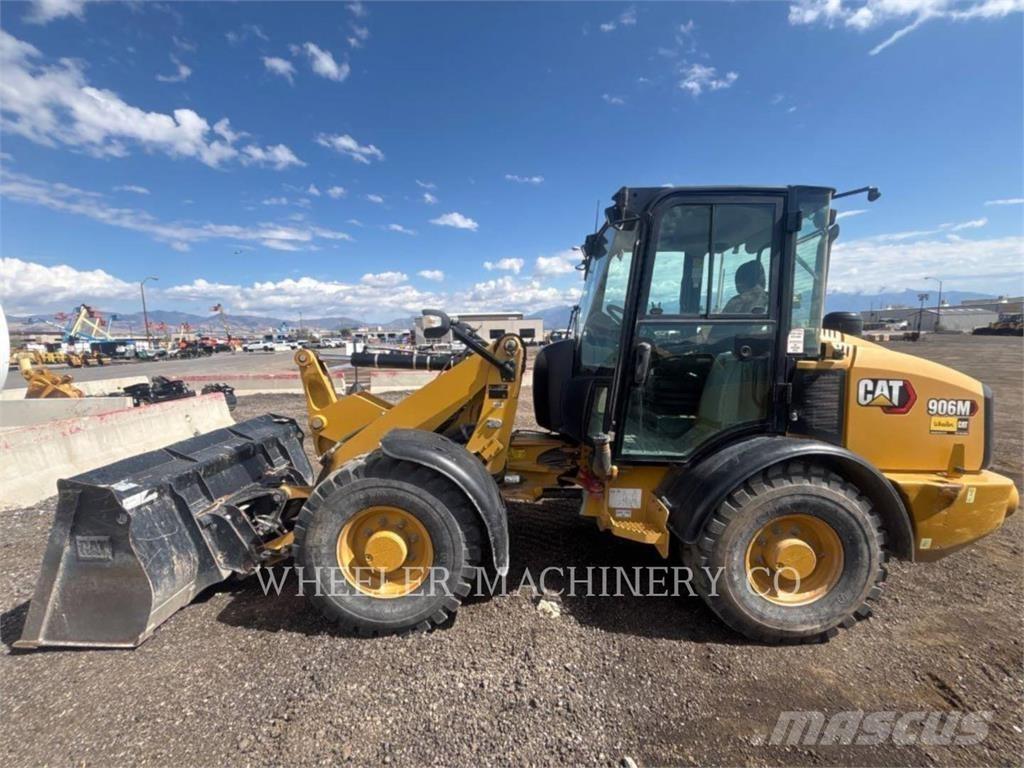 CAT 906M لوادر بعجل
