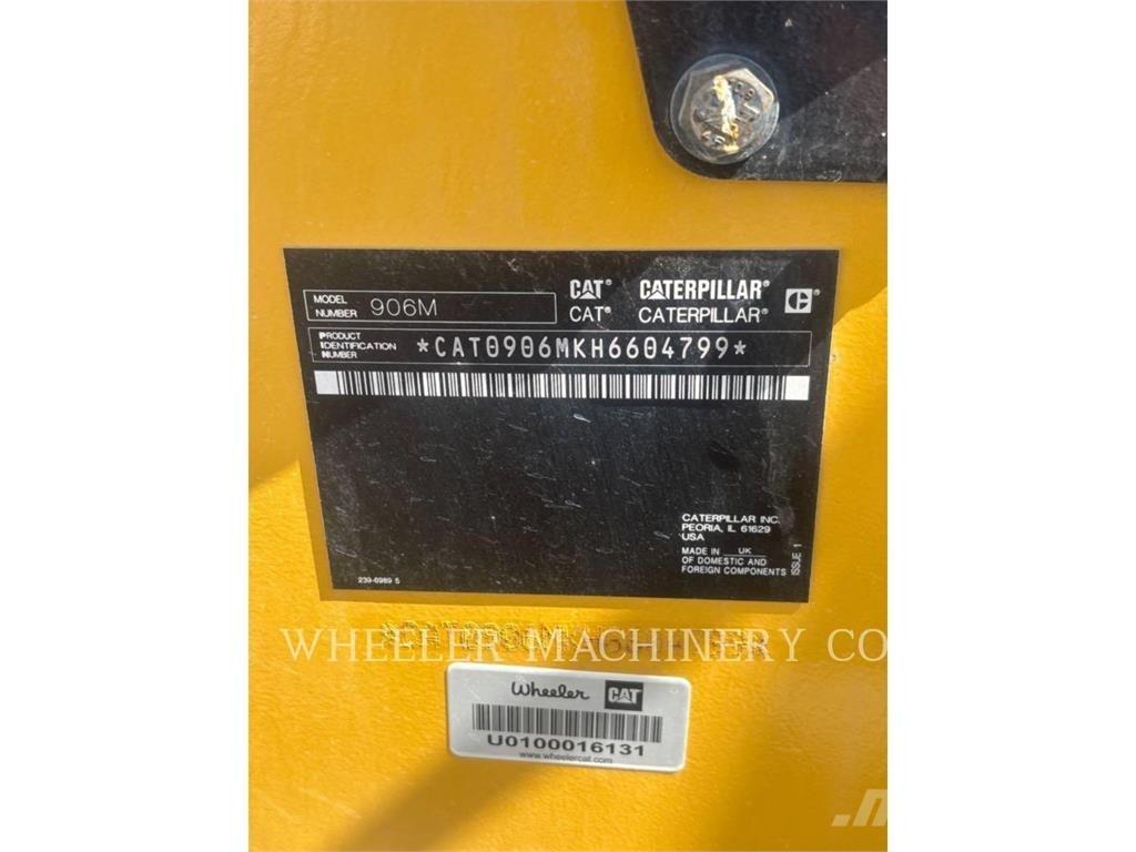 CAT 906M لوادر بعجل