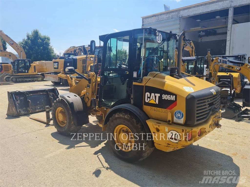 CAT 906M لوادر بعجل