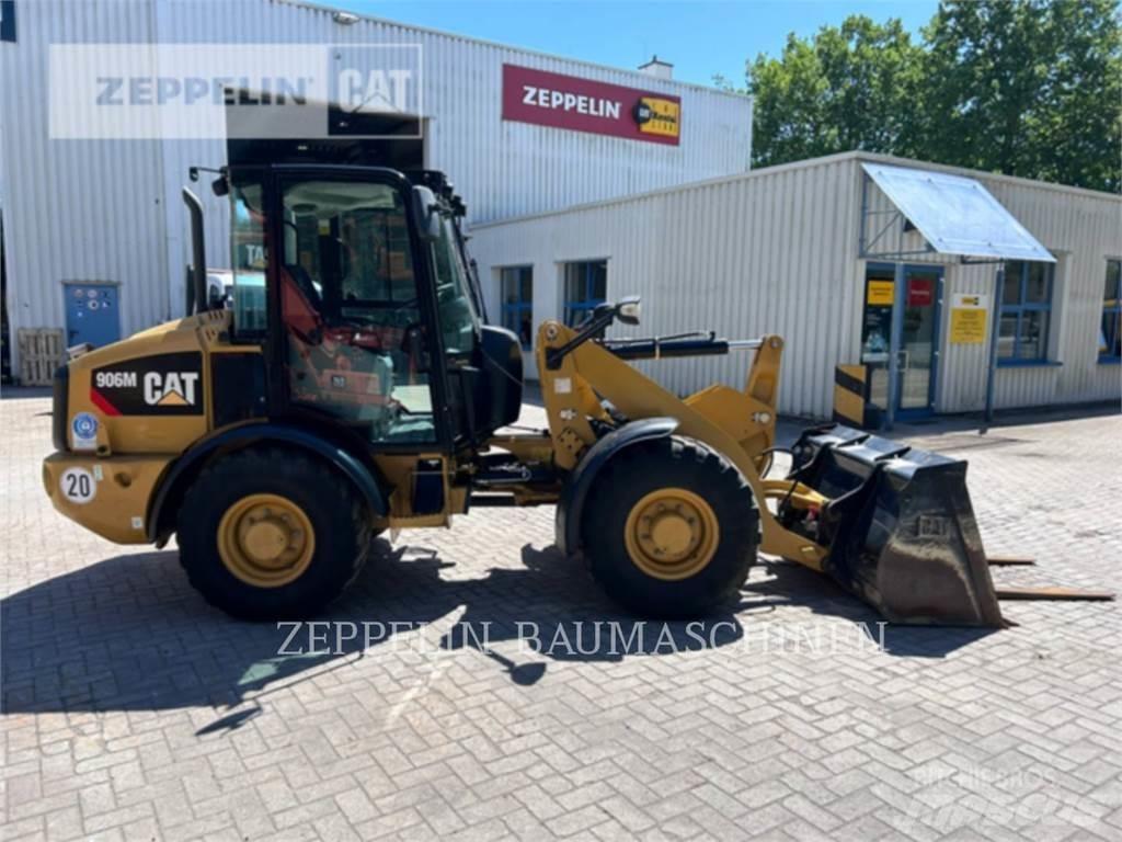 CAT 906M لوادر بعجل