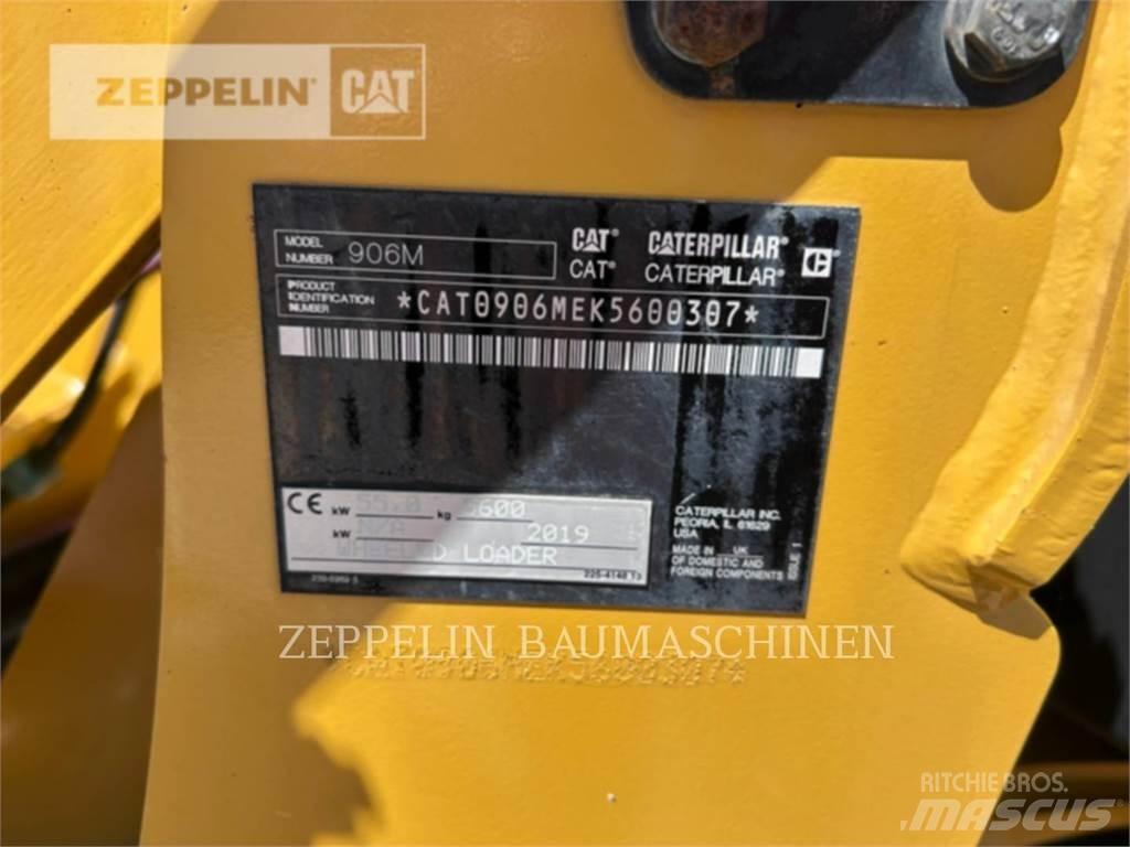 CAT 906M لوادر بعجل