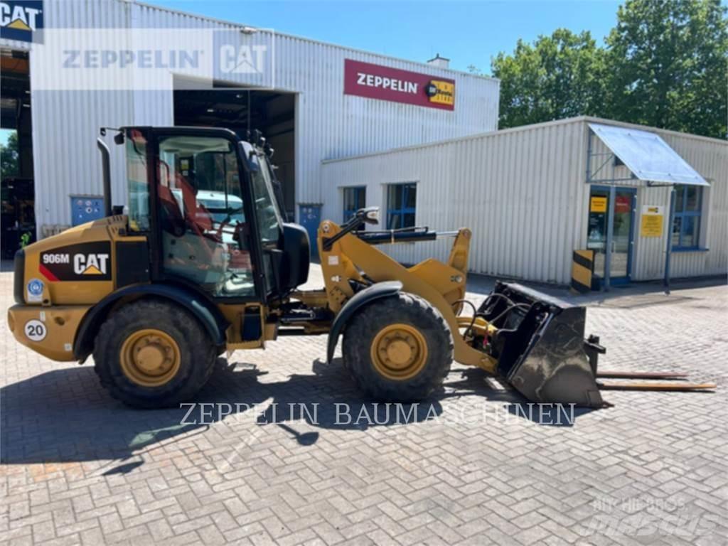 CAT 906M لوادر بعجل