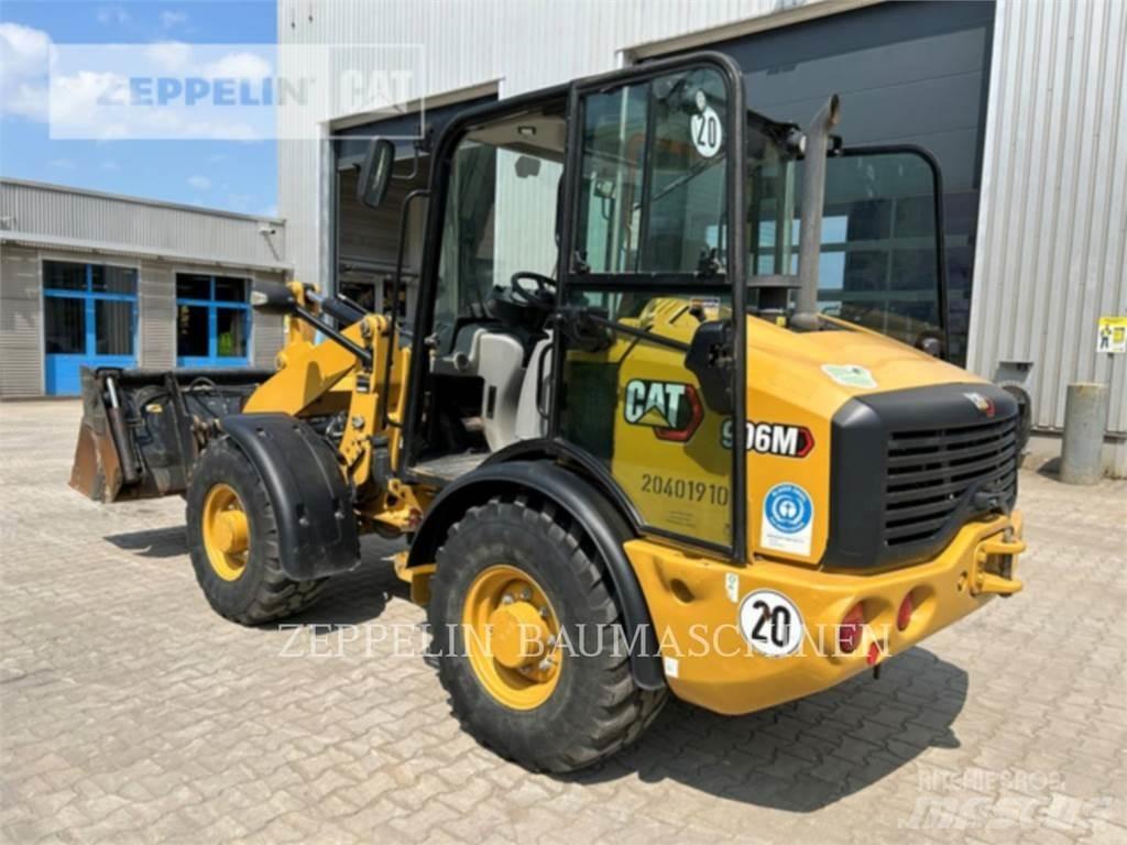 CAT 906M لوادر بعجل