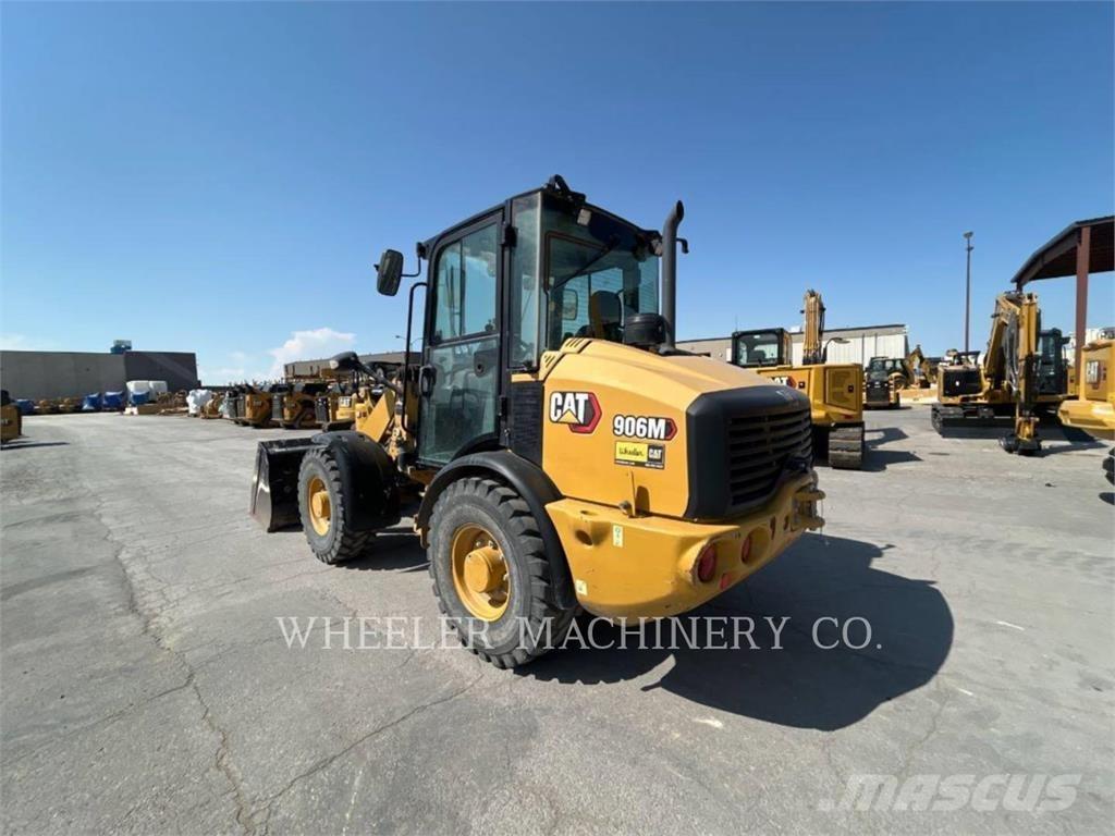 CAT 906M لوادر بعجل