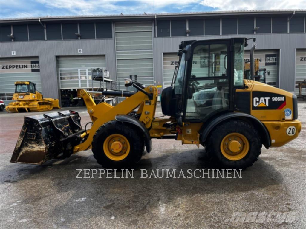 CAT 906M لوادر بعجل