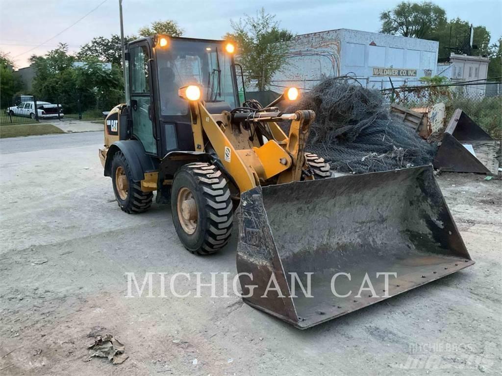 CAT 906M AR لوادر بعجل