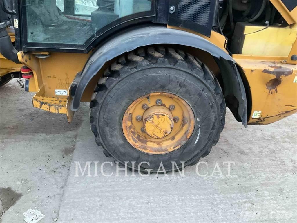 CAT 906M AR لوادر بعجل