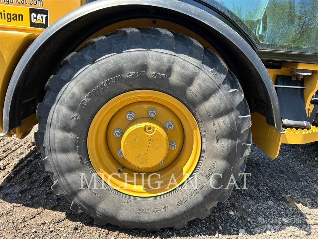 CAT 906M C لوادر بعجل