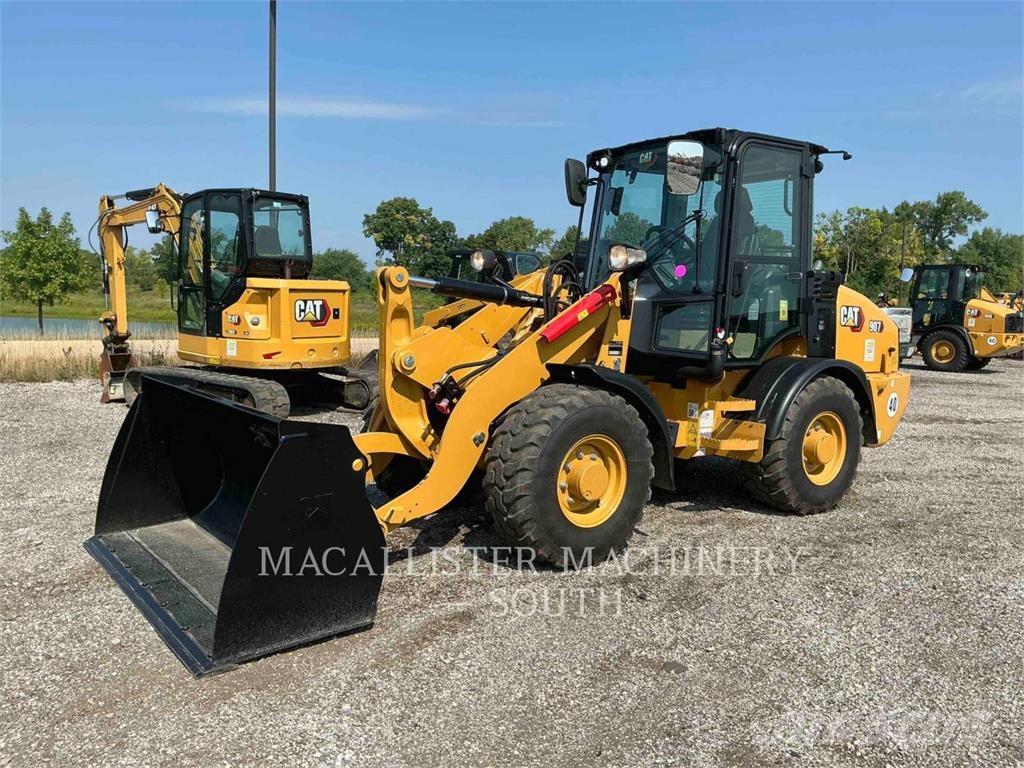 CAT 907 لوادر بعجل