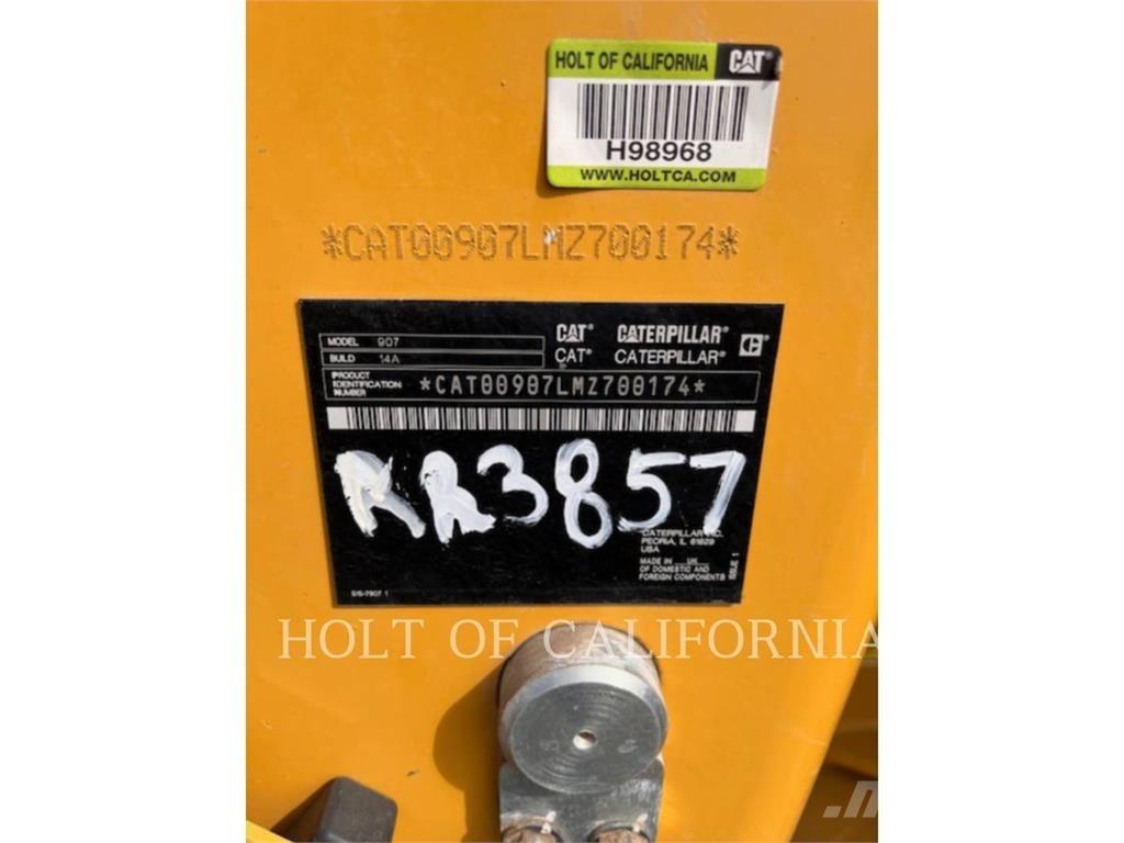 CAT 907 لوادر بعجل